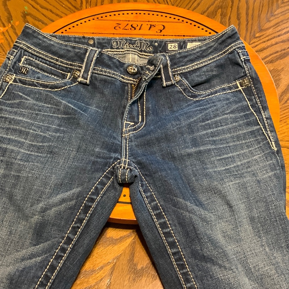 Ladies miss me jeans worn once. Boot cut 28” waist 32” inseam, 8” rise